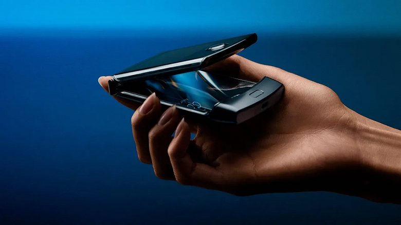Раскладушку Motorola Razr с гибким экраном предлагают за треть изначальной цены в США